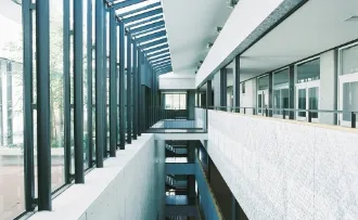 本館4階吹き抜け