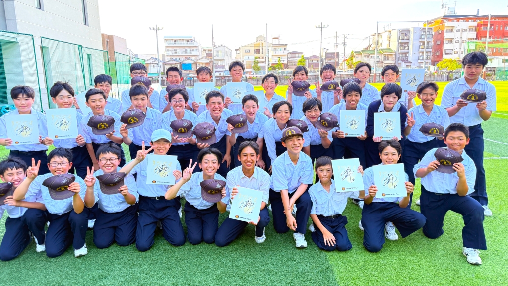 【軟式野球部】阪神タイガース・坂本誠志郎選手との交流について新聞記事に紹介されました。