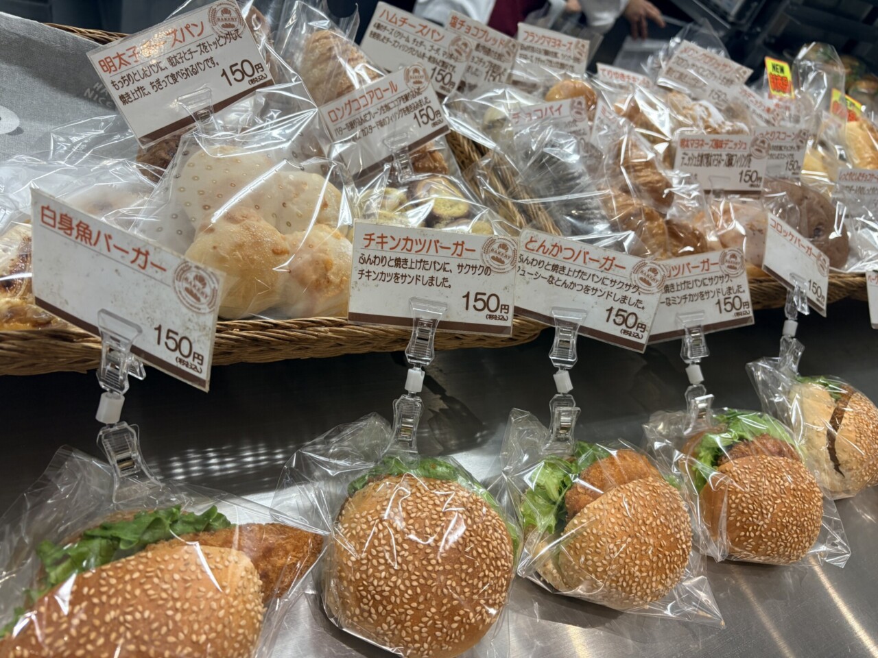 大人気！ 焼き立てのパン。