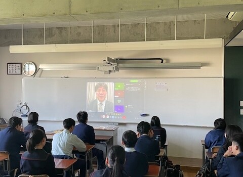 オンラインで始業式を行いました