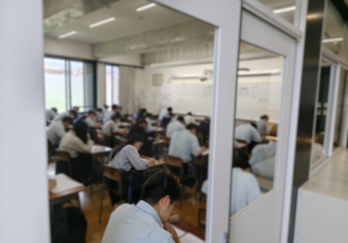 【頑張れ3年生！】雨ニモマケズ、勝負の期末試験が始まりました！