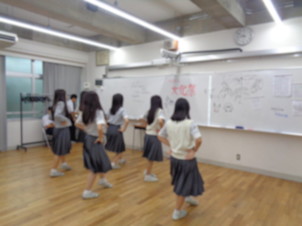 衣装をまとい、本番前日の記念ホールへ
