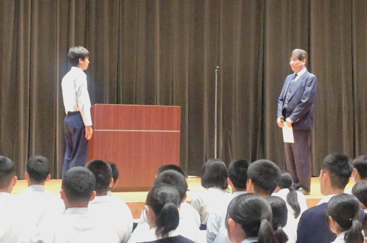 ２学期学級委員･後期生徒会役員の認証式