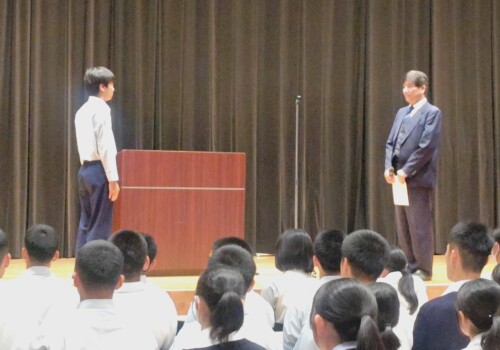 ２学期学級委員･後期生徒会役員の認証式