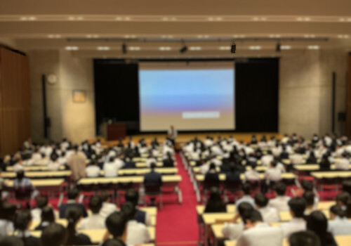 身近な誘いから、自分を守る力を学ぶ